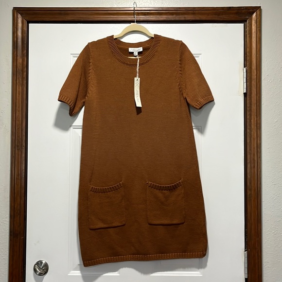 She + Sky Dresses & Skirts - NWT She + Sky Camel Brown Sweater dress MEDIUM Round neck Short sleeve Pockets